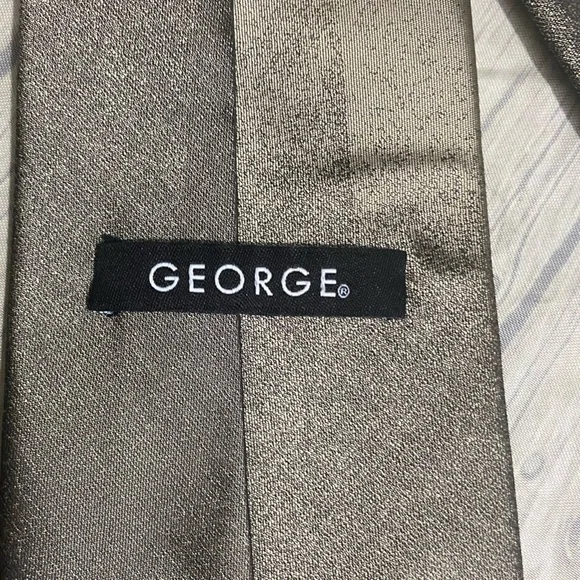 George Necktie Mens Pewter Gold-tone Polyester Clip On Suit 20” Long Neck Tie - Picture 2 of 7